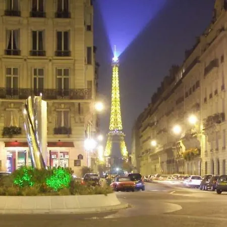 Апартаменты Gorgeous Eiffel Tower Париж