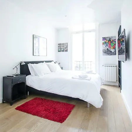 Апартаменты Gorgeous Eiffel Tower Париж